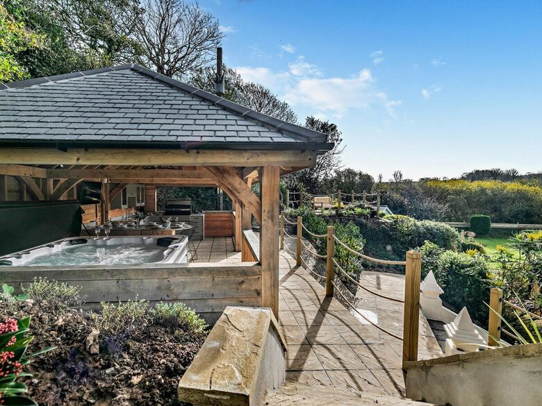 An Elegant Escape in Cornwall’s Countryside - Penzance, United Kingdom