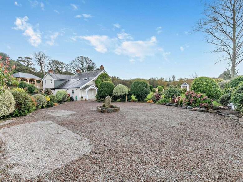 An Elegant Escape in Cornwall’s Countryside - Penzance, United Kingdom