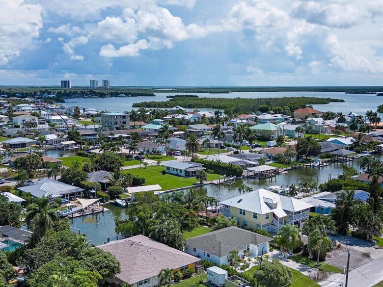 Waterfront Cottage on the Isles of Capri - Naples, Florida