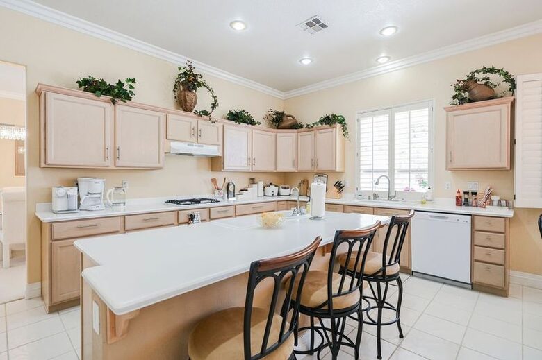 Waterfalls View Refined Six-Bedroom Retreat Minutes from the Strip - Las Vegas, Nevada
