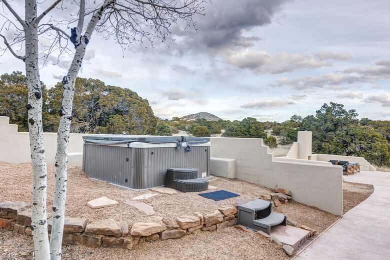 Desert Sanctuary with Designer Touches - Santa Fe, New Mexico