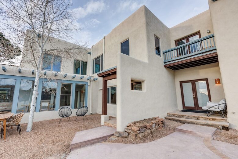 Desert Sanctuary with Designer Touches - Santa Fe, New Mexico