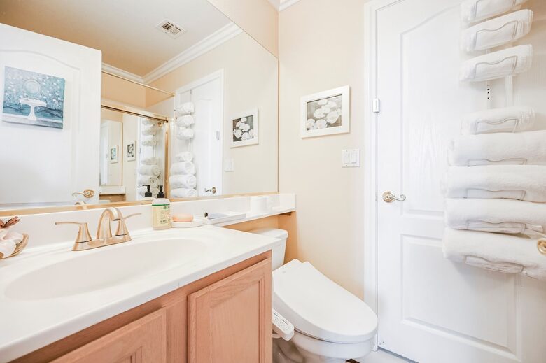 Waterfalls View Refined Six-Bedroom Retreat Minutes from the Strip - Las Vegas, Nevada