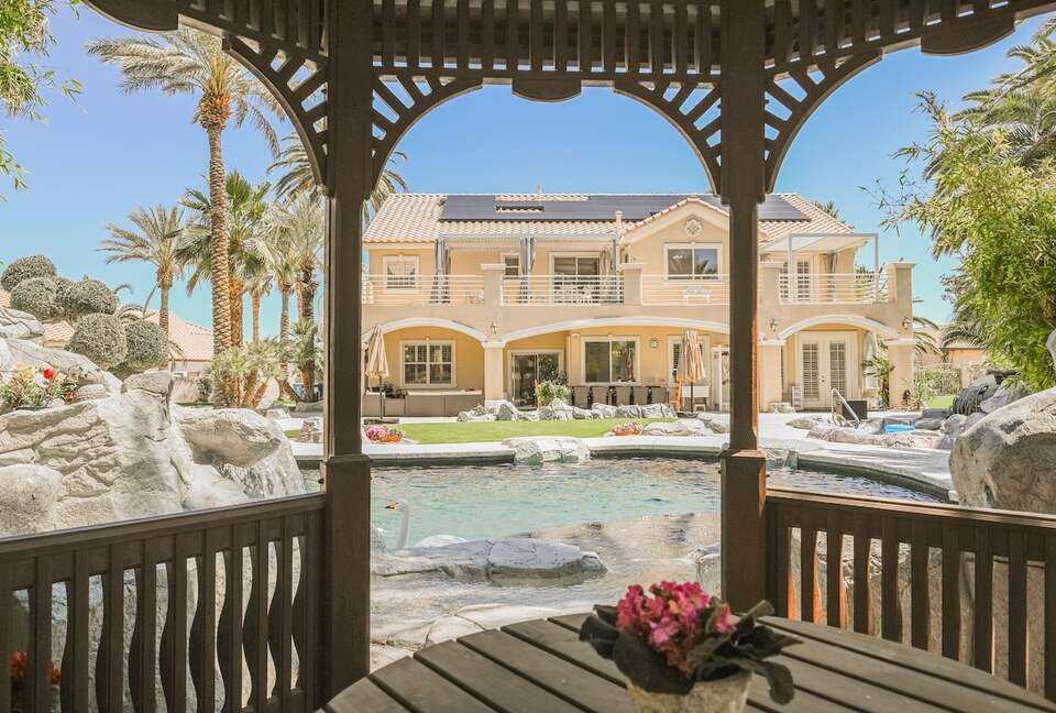 Waterfalls View Refined Six-Bedroom Retreat Minutes from the Strip - Las Vegas, Nevada