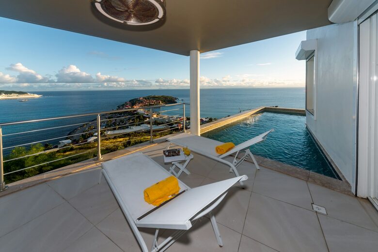 Quintess Collection - Little Bay - Little Bay, Sint Maarten (Dutch part)