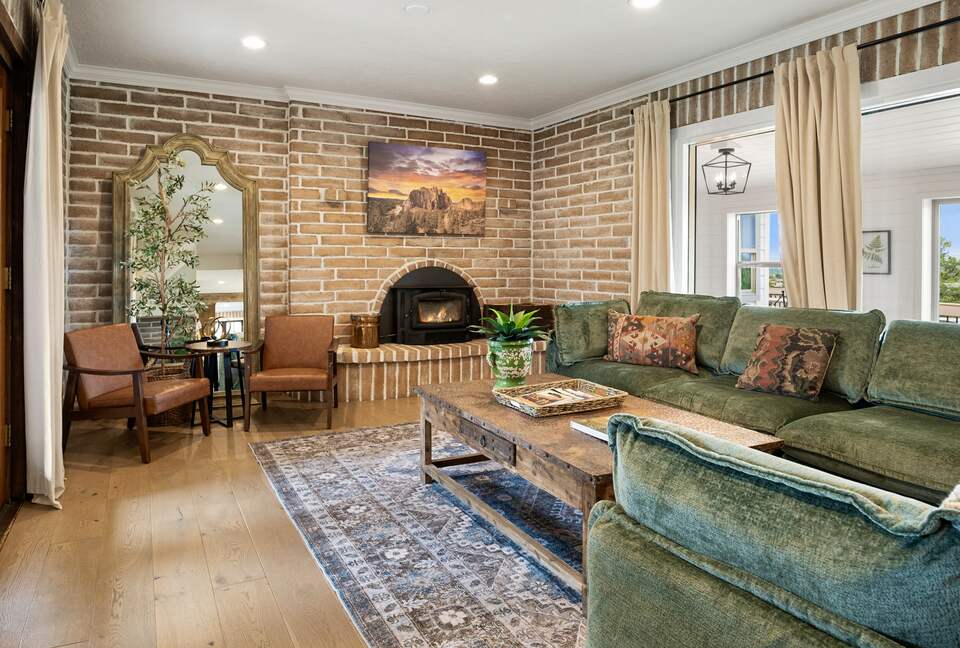 Luxury High Desert Escape with Panoramic Mountain Views - Madras, Oregon