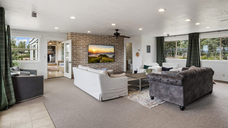 Luxury High Desert Escape with Panoramic Mountain Views - Madras, Oregon