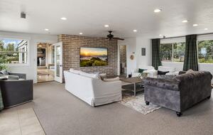 Luxury High Desert Escape with Panoramic Mountain Views - Madras, Oregon