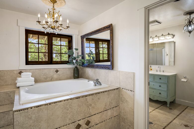 Luxury High Desert Escape with Panoramic Mountain Views - Madras, Oregon