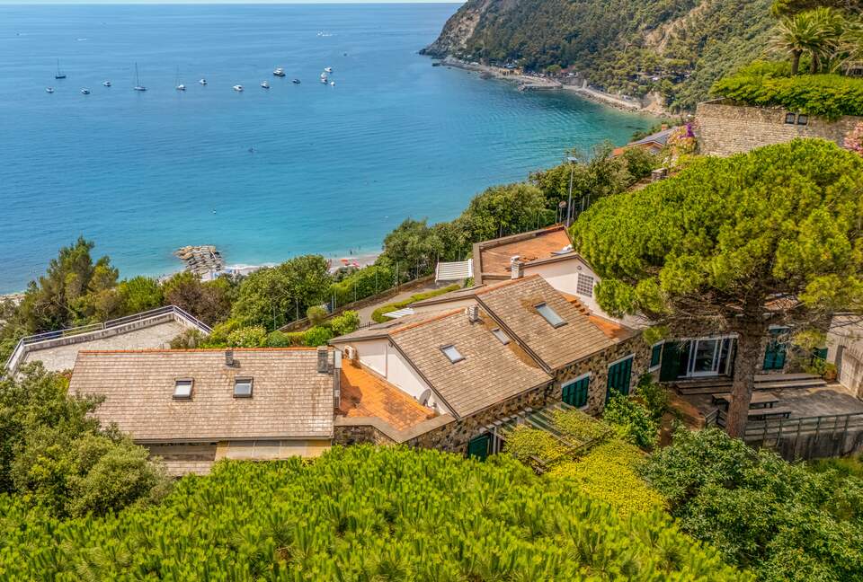 Refined Coastal Retreat with Panoramic Views - Moneglia, Italy