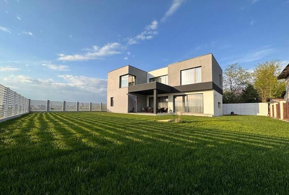 Tasteful Escape Minutes from the Capital - Otopeni, Romania