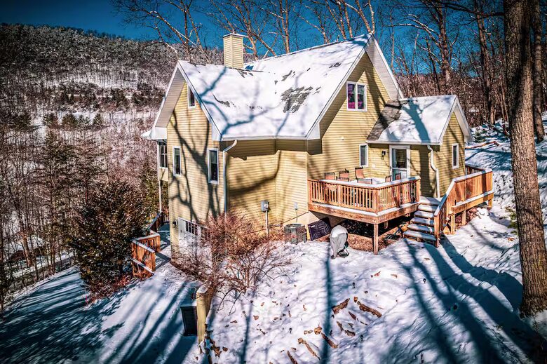 Wellness & Adventure Retreat with Scenic Views - Massanutten, Virginia