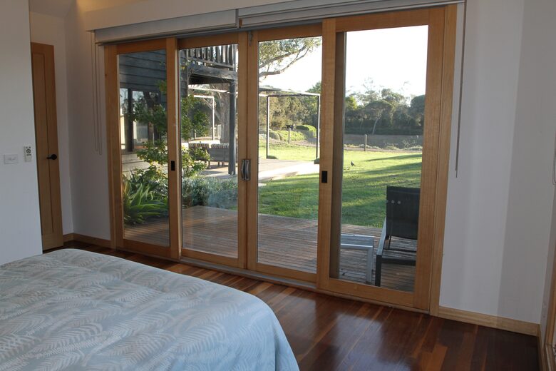Countryside Grandeur with Private Lake and Tennis Court - Moorooduc, Australia