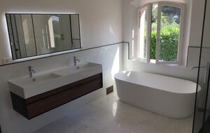 Refined Living with Riviera Views - Saint-Cézaire-sur-Siagne, France