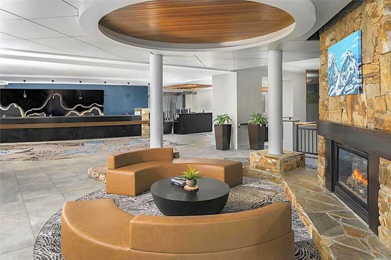 Hilton Whistler Resort & Spa | Adjoining Rooms - Whistler, Canada
