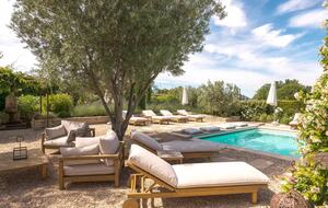 Lavender Hillside Estate with Panoramic Views in the Luberon - Gordes, France