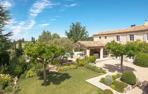 Lavender Hillside Estate with Panoramic Views in the Luberon - Gordes, France