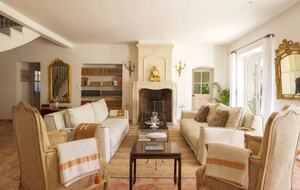 Lavender Hillside Estate with Panoramic Views in the Luberon - Gordes, France
