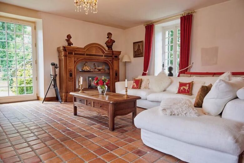 Exquisite 14th-Century Estate Near the Coast - Étables-sur-Mer, France