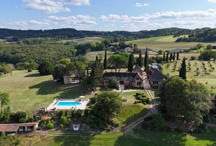 Peaceful Dordogne Estate Surrounded by Nature - Veyrines-de-Domme, France