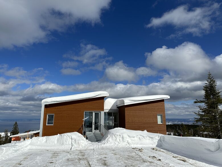 Slopeside Escape Overlooking the St. Lawrence - Petite-Rivière-Saint-François, Canada