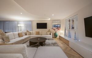 Exclusive Cotton Tree Waterfront Retreat with Resort Amenities - Maroochydore, Australia
