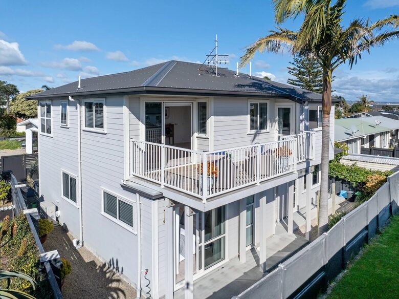 Endless Summer by the Sea - Mount Maunganui, New Zealand