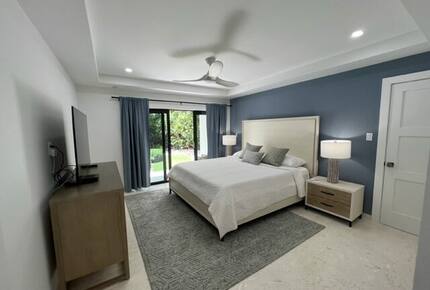 Seaside Escape on Grand Cayman’s Shoreline - West Bay, Cayman Islands