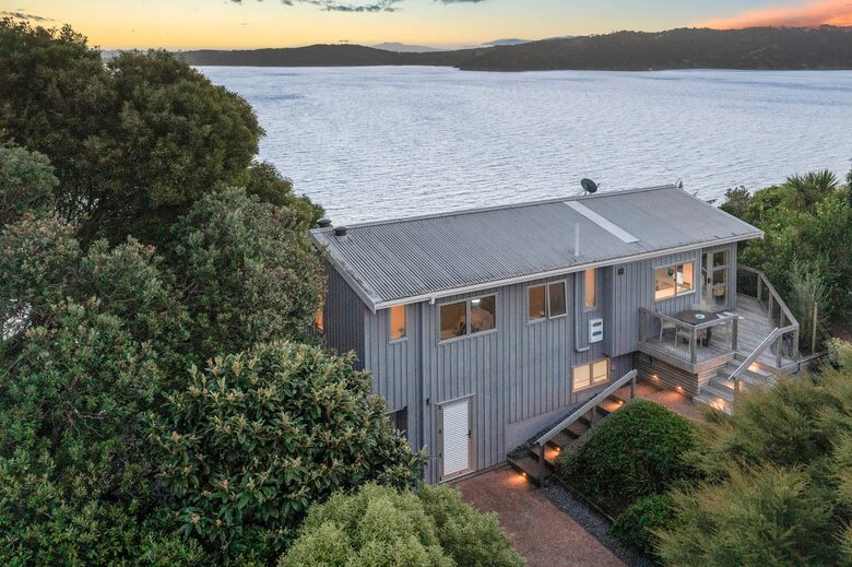 Waterfront Elegance on Waiheke Island - Waiheke Island, New Zealand