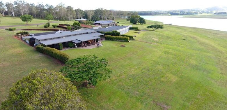 Group Getaway with Firepit & BBQ on Lake Tinaroo - Barrine, Australia