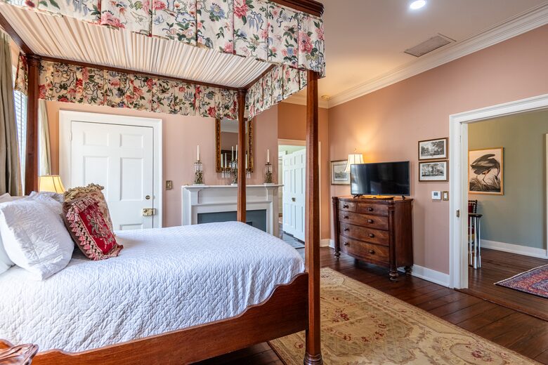 Elegant Natchez Getaway Steps from the Mississippi River - Natchez, Mississippi