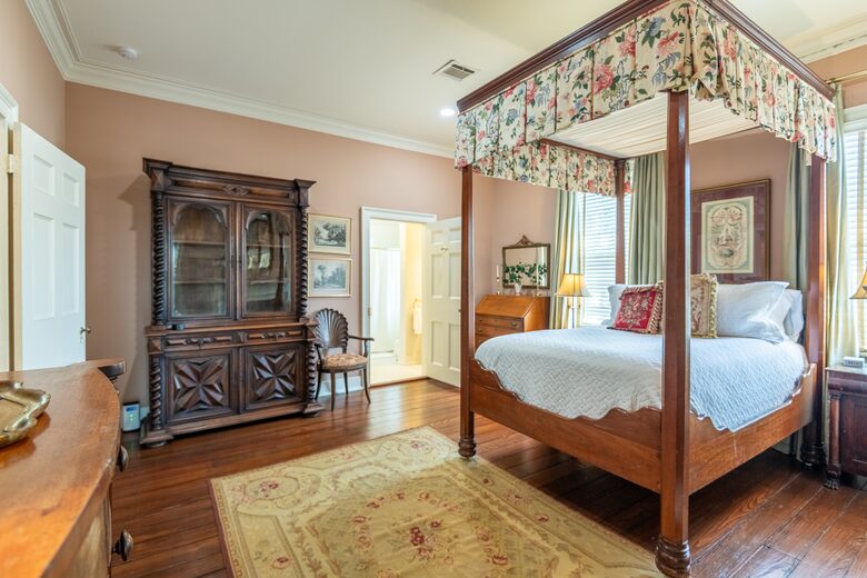 Elegant Natchez Getaway Steps from the Mississippi River - Natchez, Mississippi