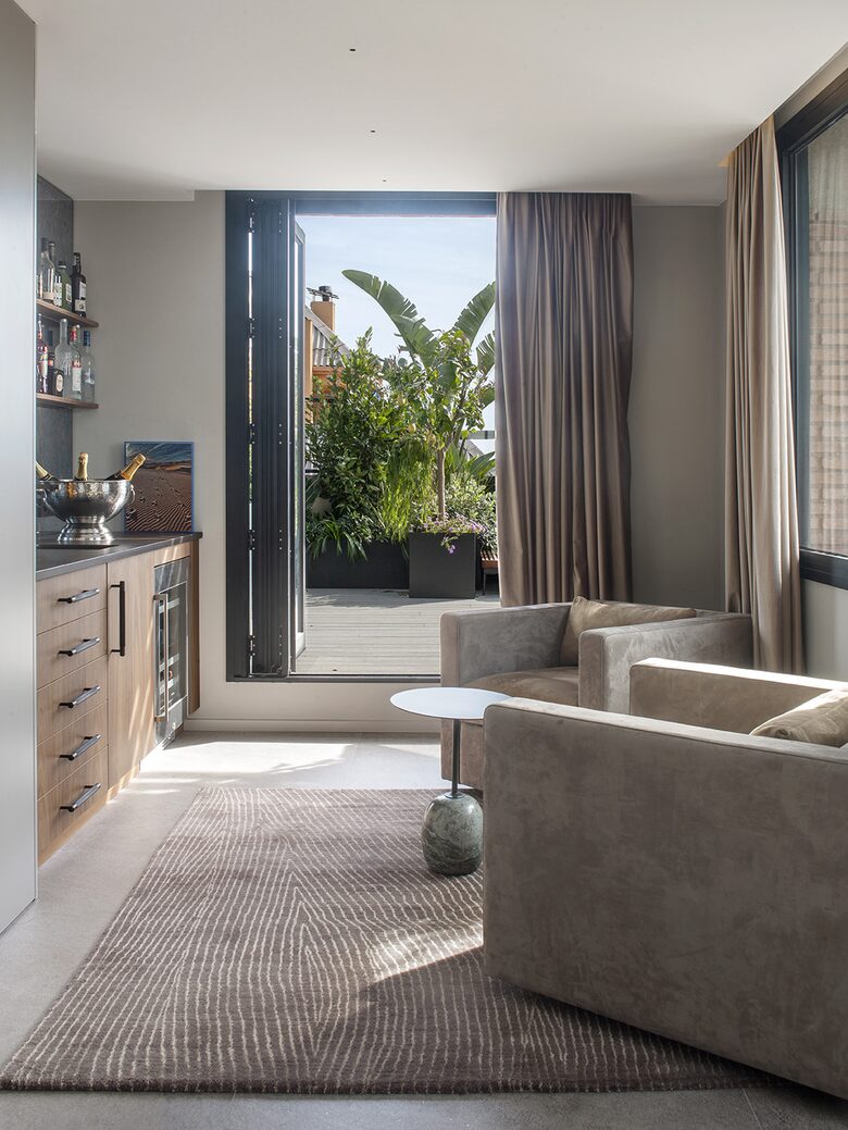 Bar area with accordion doors to outside