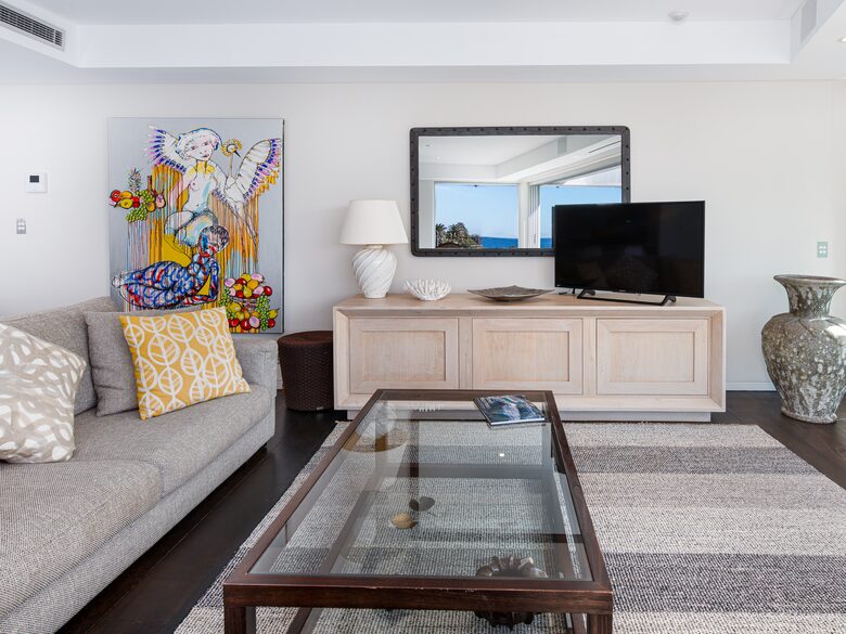 Contemporary Beachside Penthouse with Panoramic Sea Views - Bronte, Australia