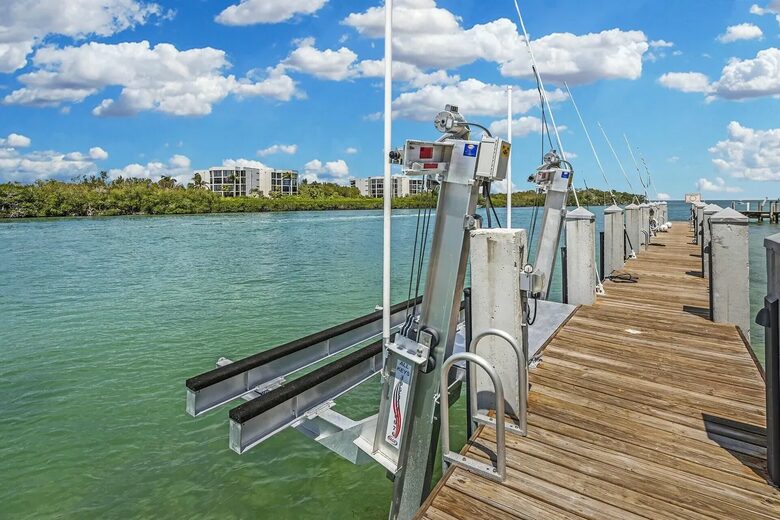 27 foot boat lift
