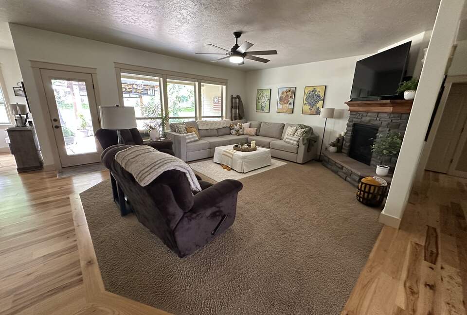 Spacious Idaho Getaway Minutes from Downtown Eagle - Eagle, Idaho