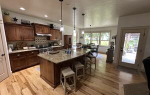 Spacious Idaho Getaway Minutes from Downtown Eagle - Eagle, Idaho