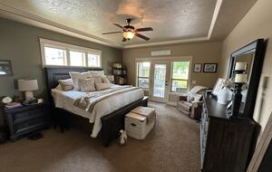 Spacious Idaho Getaway Minutes from Downtown Eagle - Eagle, Idaho
