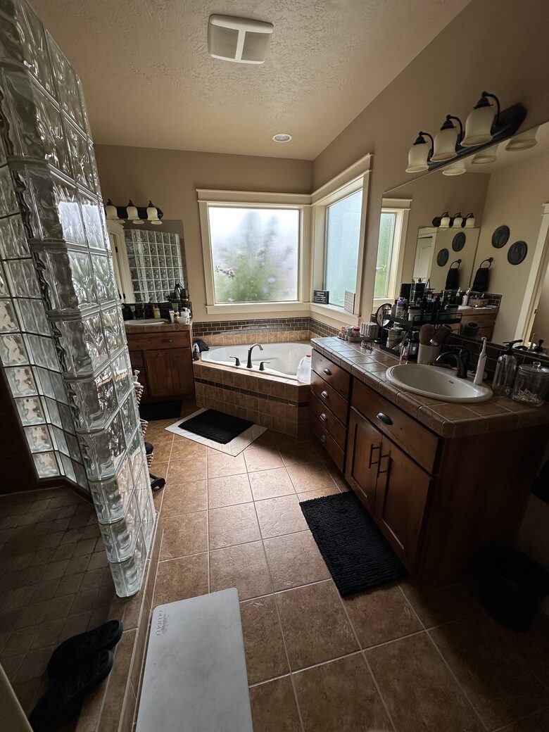 Spacious Idaho Getaway Minutes from Downtown Eagle - Eagle, Idaho