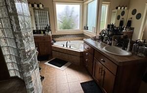 Spacious Idaho Getaway Minutes from Downtown Eagle - Eagle, Idaho