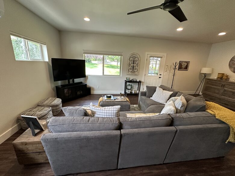 Spacious Idaho Getaway Minutes from Downtown Eagle - Eagle, Idaho