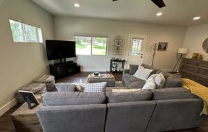 Spacious Idaho Getaway Minutes from Downtown Eagle - Eagle, Idaho