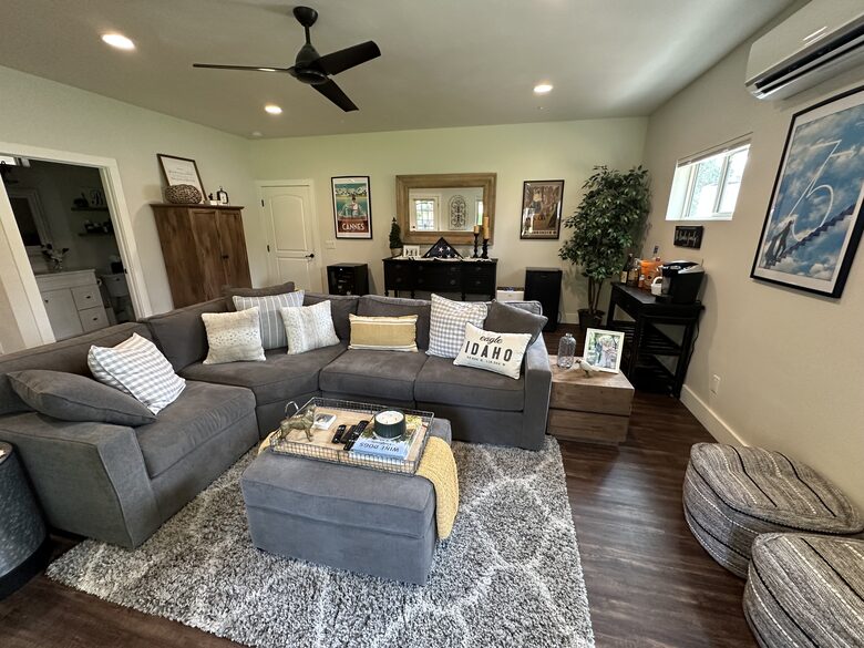 Spacious Idaho Getaway Minutes from Downtown Eagle - Eagle, Idaho