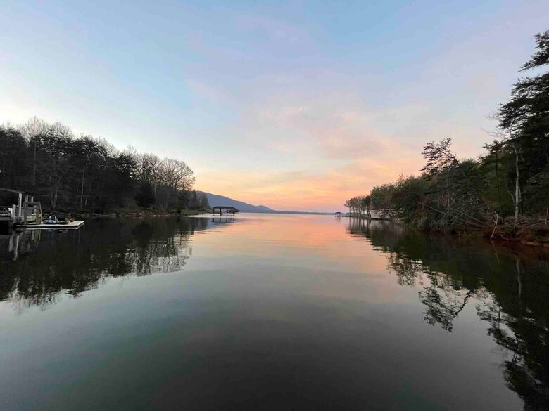 Architectural Retreat with Panoramic Views - Huddleston, Virginia
