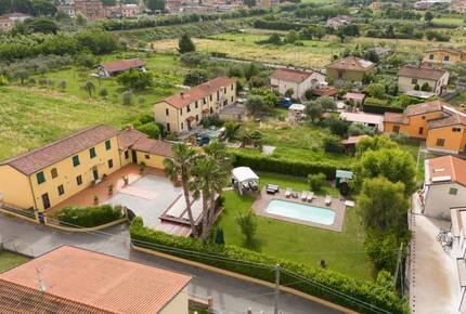 Refined Farmhouse with Private Gardens - Castelnuovo Magra, Italy