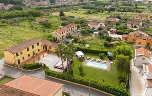 A Ligurian Farmhouse for Garden Living and Coastal Discovery - Castelnuovo Magra, Italy