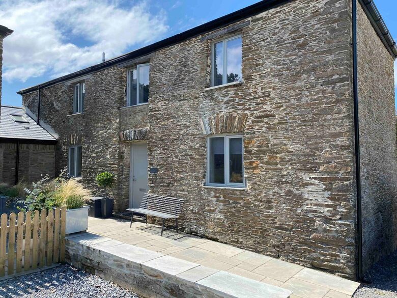 Elegant Stone Barn Retreat in South Milton - South Milton Devon, United Kingdom