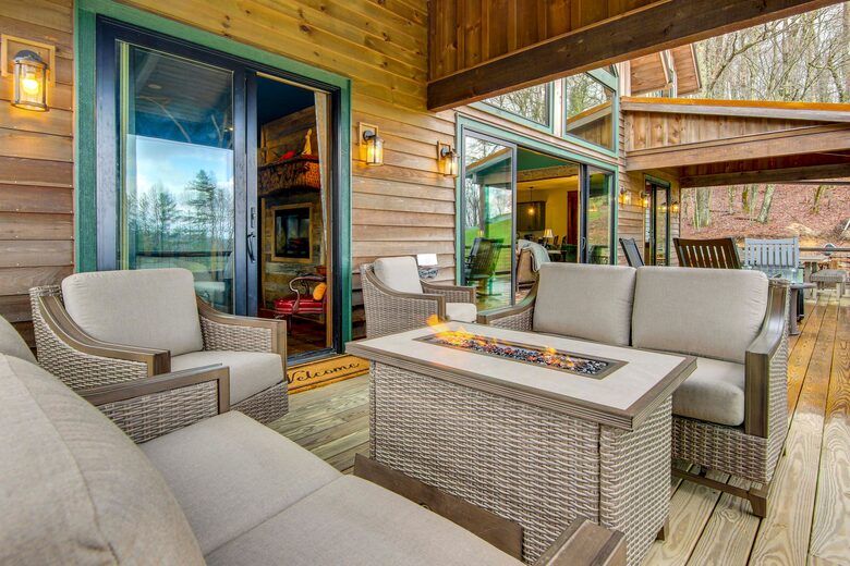Rustic-Modern Mountain Haven near Waterfalls, Trails & Lake Glenville - Welcome to Fox and Fern Lodge - Glenville, North Carolina
