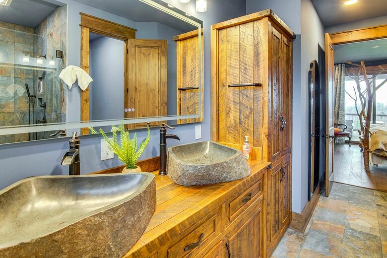 Rustic-Modern Mountain Haven near Waterfalls, Trails & Lake Glenville - Welcome to Fox and Fern Lodge - Glenville, North Carolina