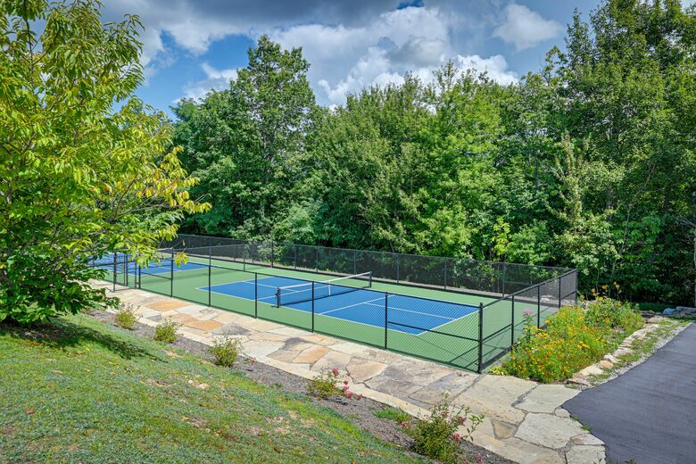 Rustic-Modern Mountain Haven near Waterfalls, Trails & Lake Glenville - Welcome to Fox and Fern Lodge - Glenville, North Carolina